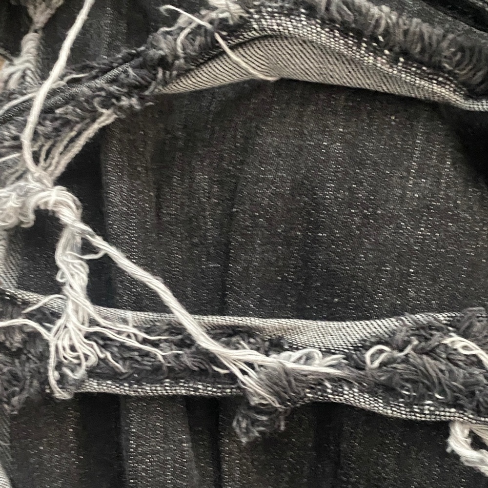 AKIRA SUPER DISTRESSED RELAXED FIT JEANS - Picture 9 of 12